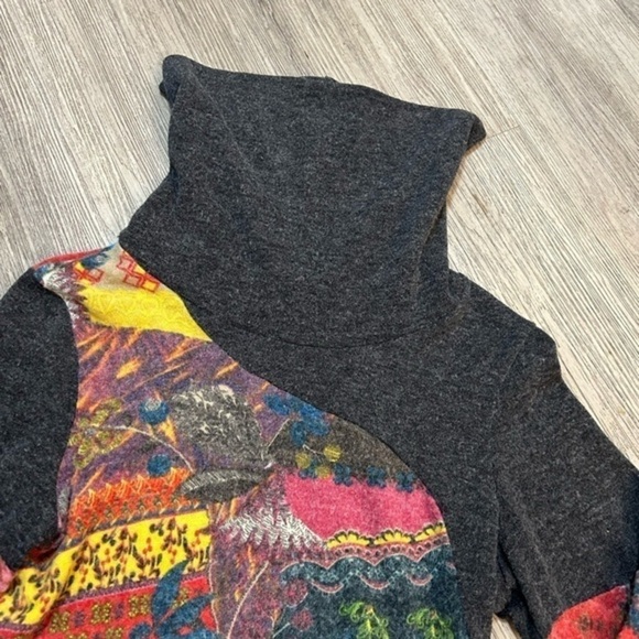 Beautiful MICHAEL TYLER boho wool blend turtleneck sweater. Nice length. Soft - Picture 3 of 7